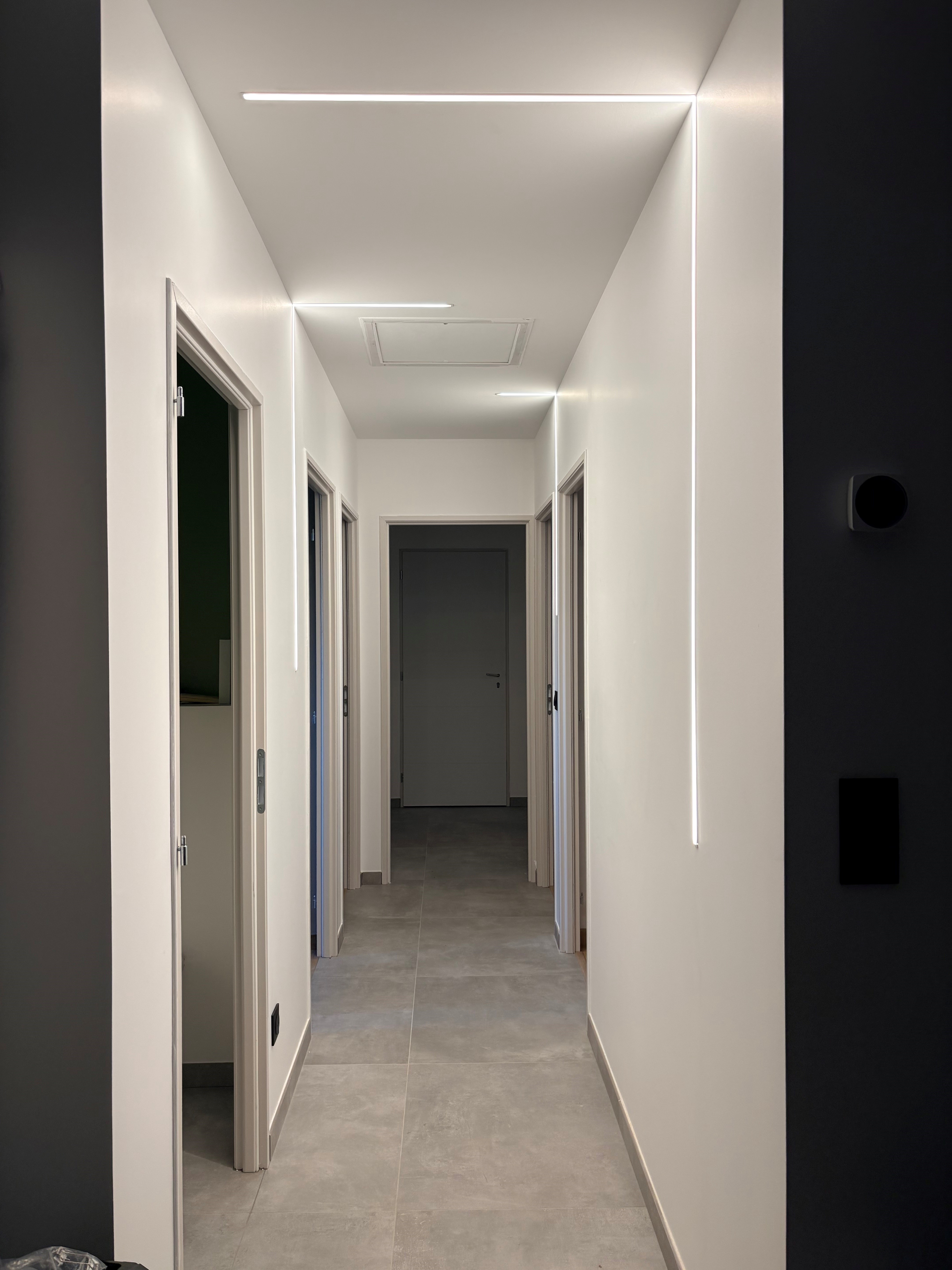 Réalisation d'éclairage de couloir.